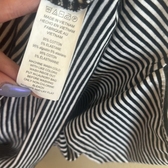 Michael Kors Cold Shoulder Short Sleeved Top Size XL Black White Striped - Picture 6 of 9